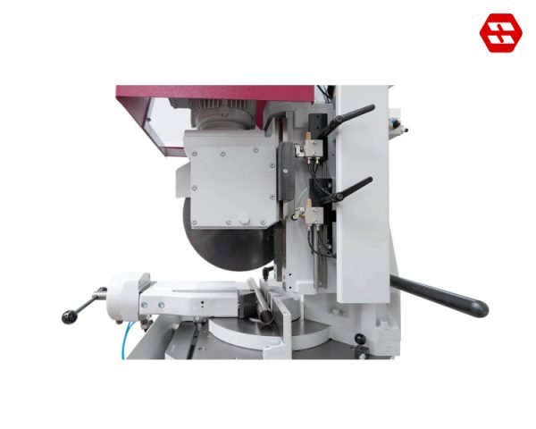 Convenient stroke adjustment of the saw blade