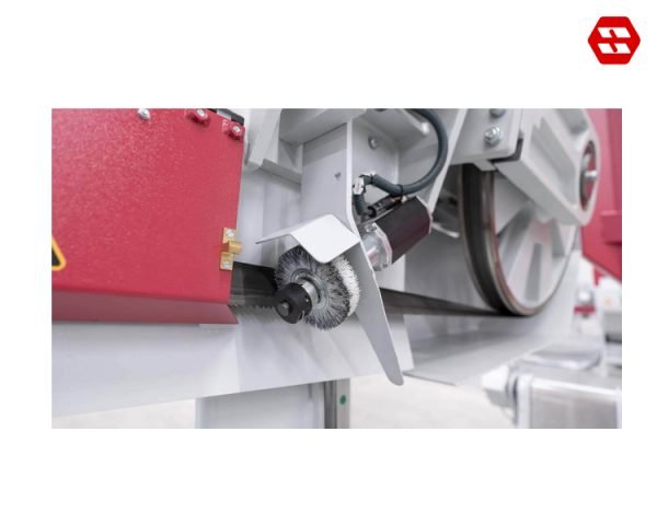 Electrically driven chip brush 20