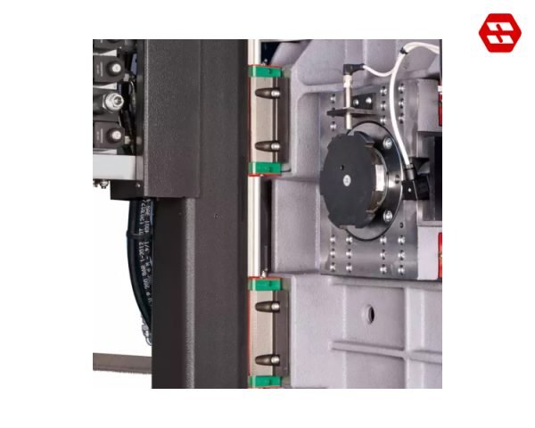 MOTION OF THE SAW HEAD ON LINEAR GUIDES WITH PRELOADED BALL SCREW SLIDES