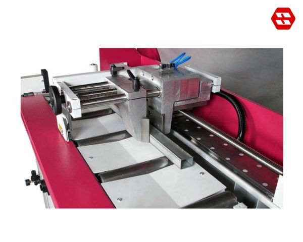 NC controlled feeding gripper