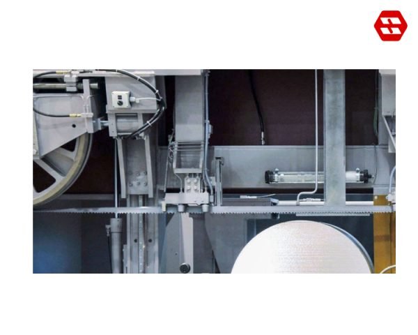 Roller band guides with integrated spray lubrication 3